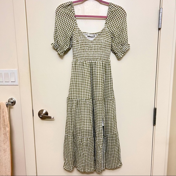 Short Sleeve Smocked Midi Dress (sold out in stores!) - Picture 3 of 7